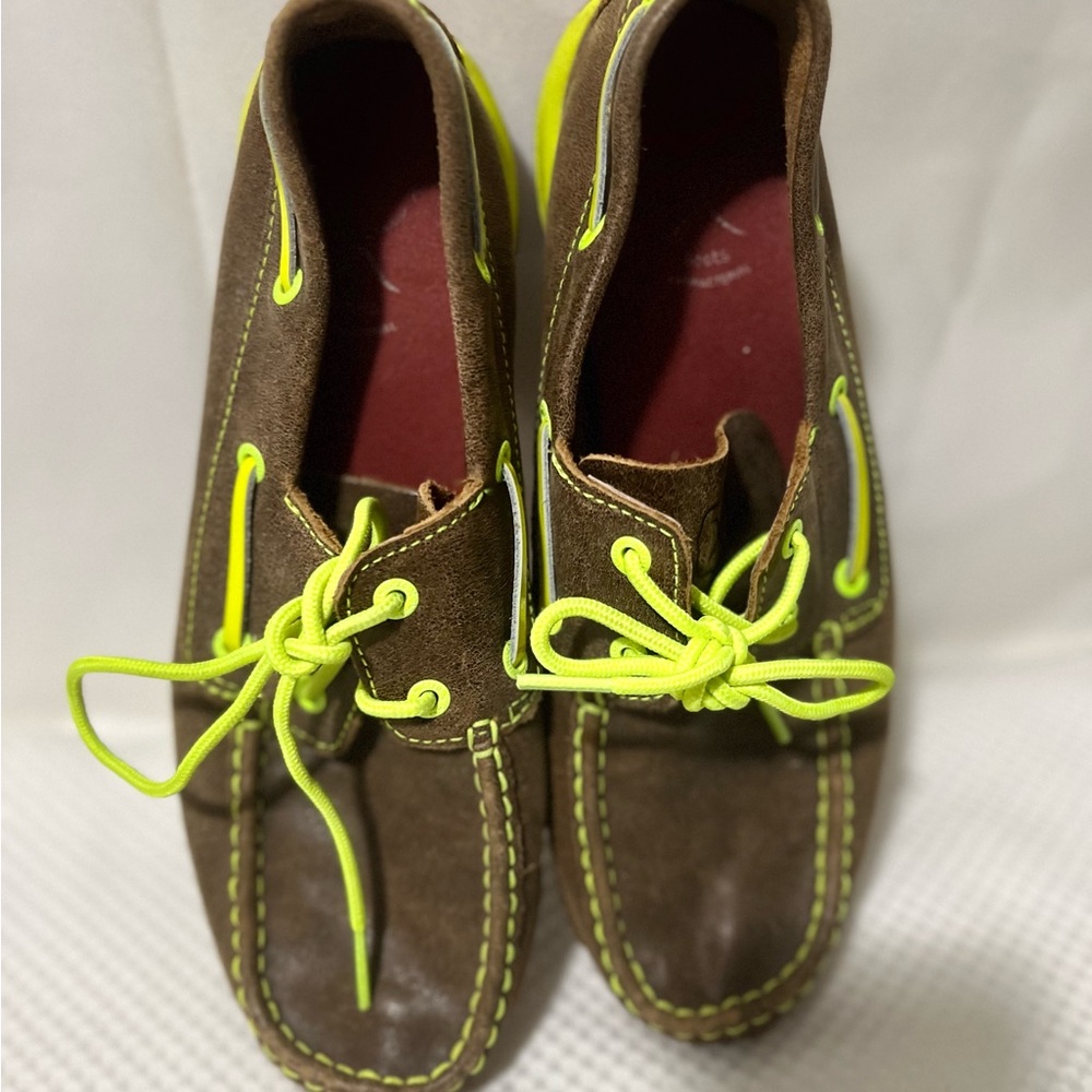 Women’s Brown and Green Twisted X driving moc shoes. Size 9M